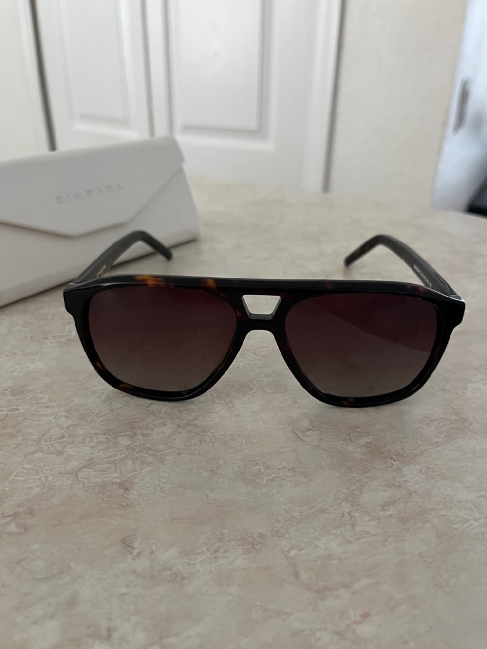Si Tara Tortoiseshell Square Aviator Sunglasses like new